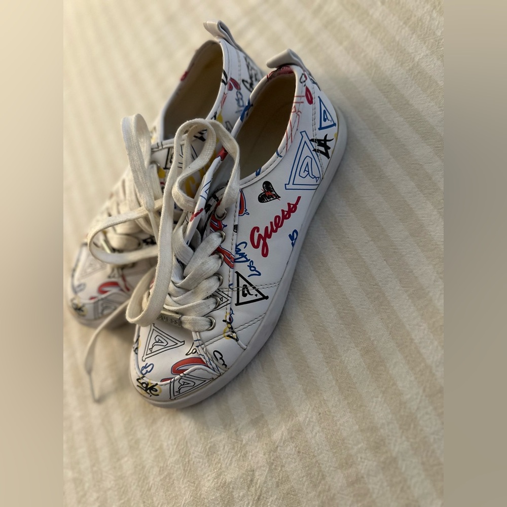 Guess Multicolor Graphic White Sneakers